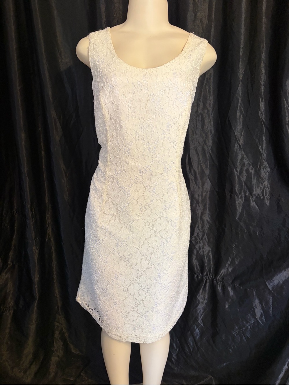 Elegant White Lace Sleeveless Sheath Dress